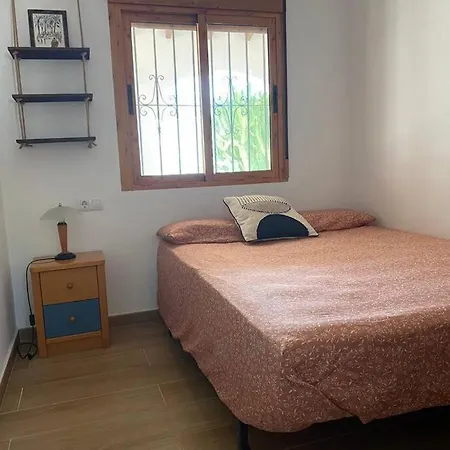 Sunset Villa: Beachside Retreat With Complimentary Sailing *