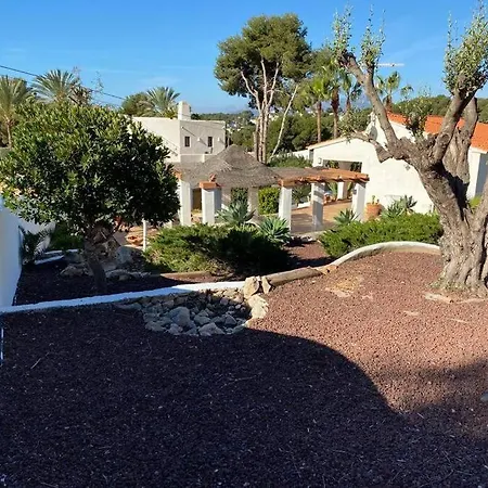 Sunset Villa: Beachside Retreat With Complimentary Sailing Teulada