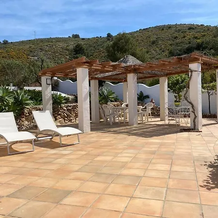 Holiday home Sunset Villa: Beachside Retreat With Complimentary Sailing *