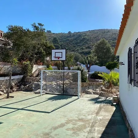 Holiday home Sunset Villa: Beachside Retreat With Complimentary Sailing *