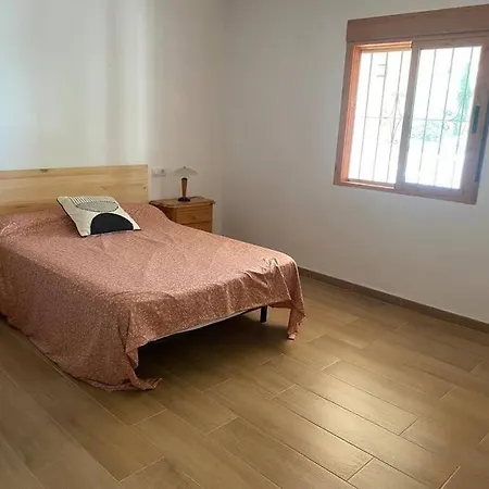 Sunset Villa: Beachside Retreat With Complimentary Sailing Holiday home