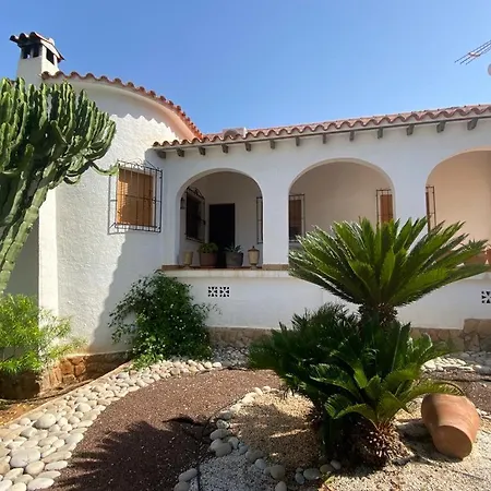 Holiday home Sunset Villa: Beachside Retreat With Complimentary Sailing *